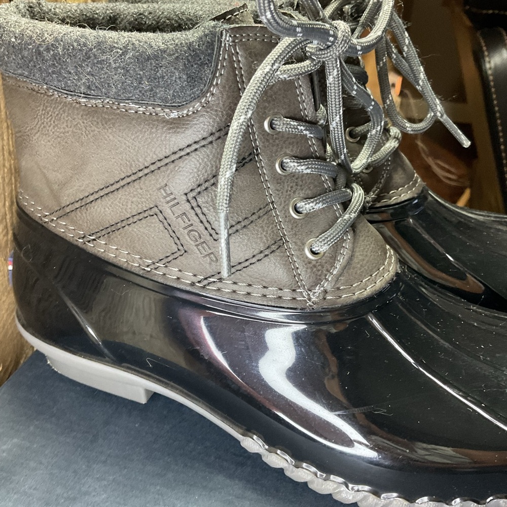 Tommy Hilfiger Womens Henree 2 Duck Boots Stylish & Comfy Size 9 Black/Gray - Picture 3 of 10